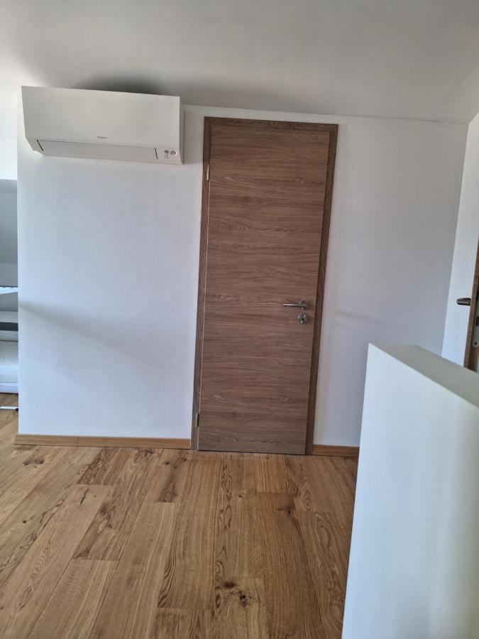Guesthouse Flower Ljubljana Bagian luar foto
