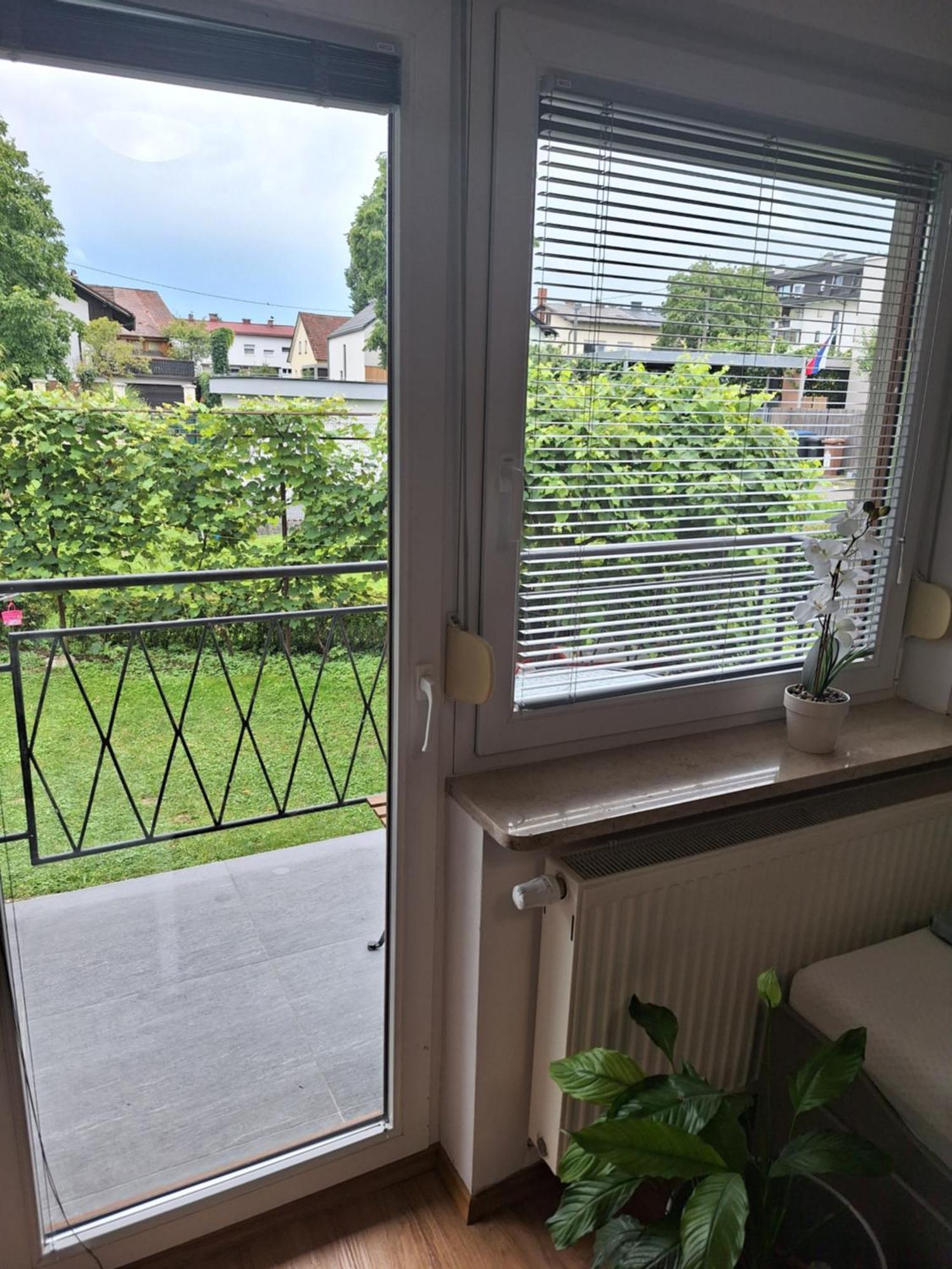 Guesthouse Flower Ljubljana Bagian luar foto
